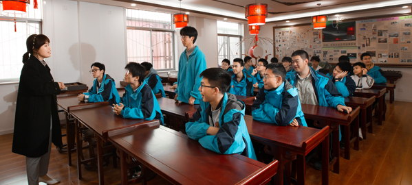 户县 分类教学，因材施教，采取“一类一方案、一人一目标”的教学方法