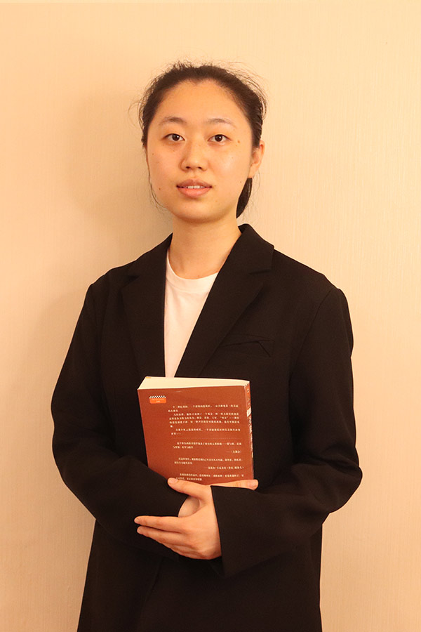 户县梁艺 本科学历，优秀班主任