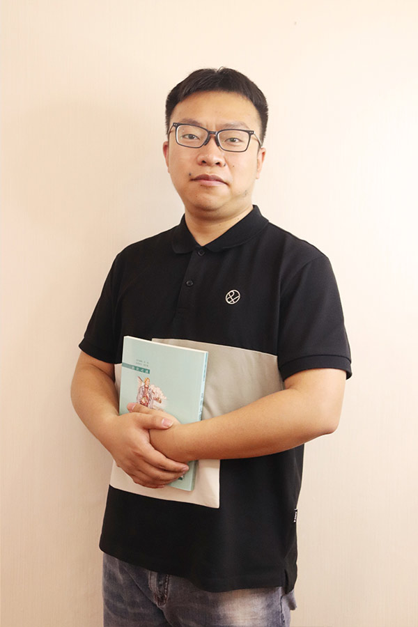 户县杨斌 本科学历，毕业于西安航空学院